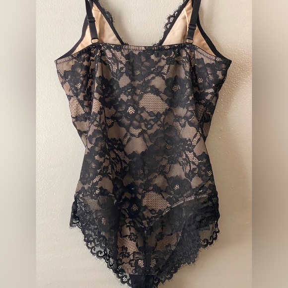 Black and Tan Lace Chemise with Scalloped Trim - Picture 6 of 9